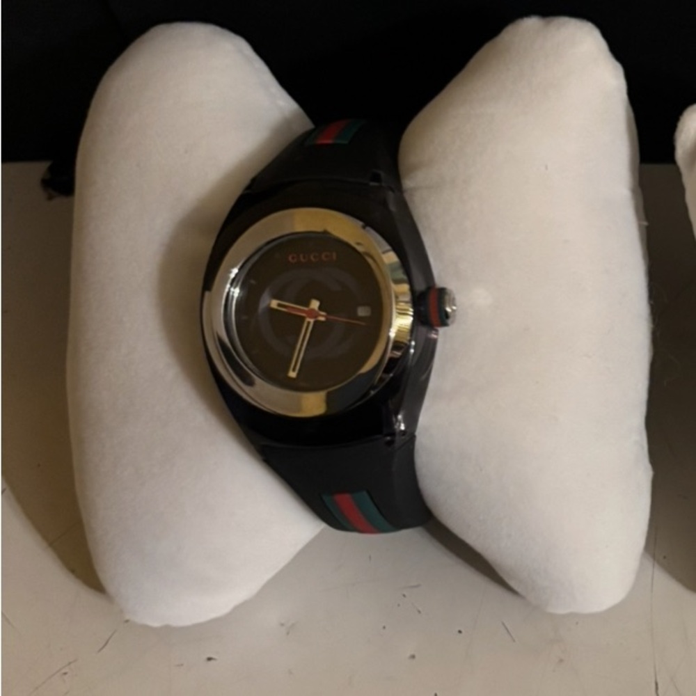 Gucci Black and Silver Men's Watch - Picture 2 of 5